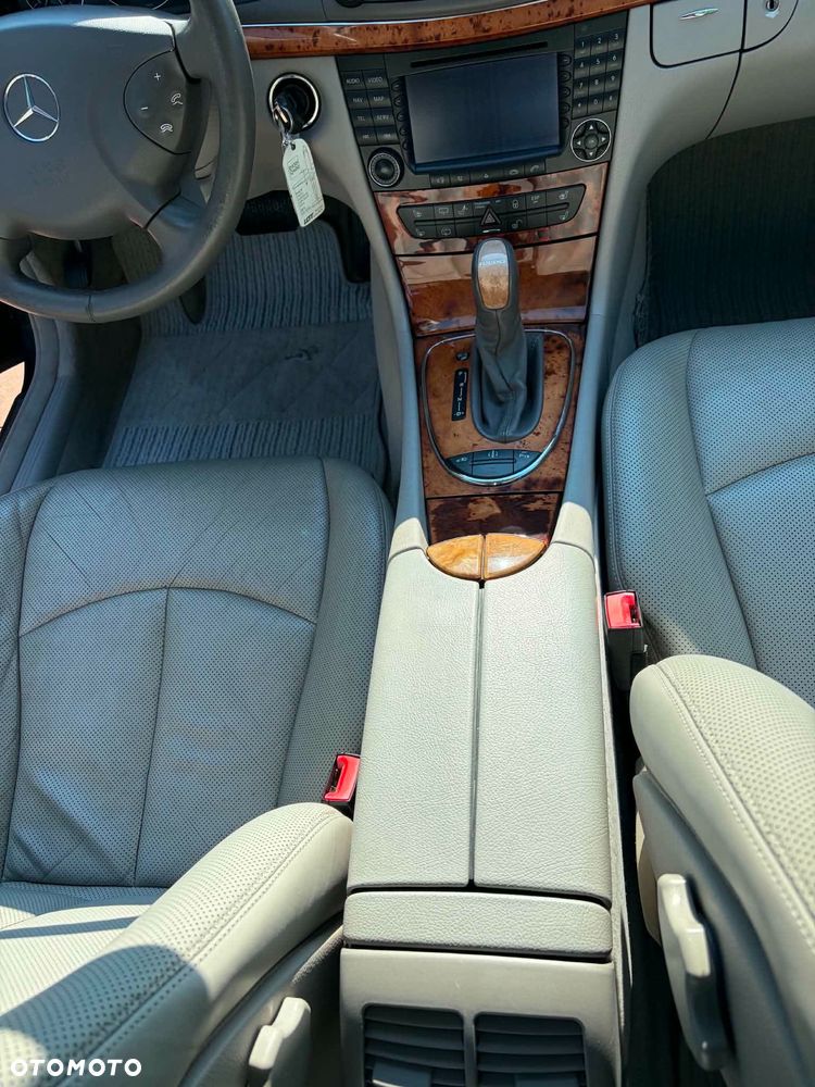 Mercedes-Benz Klasa E 320 T Avantgarde - 14