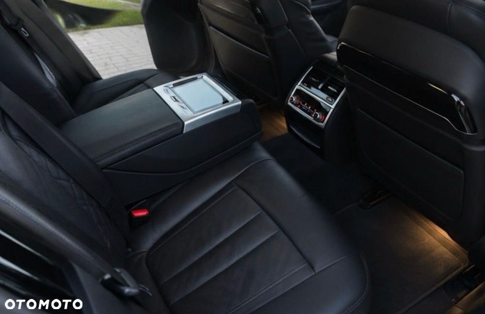 BMW Seria 7 730d xDrive sport - 12