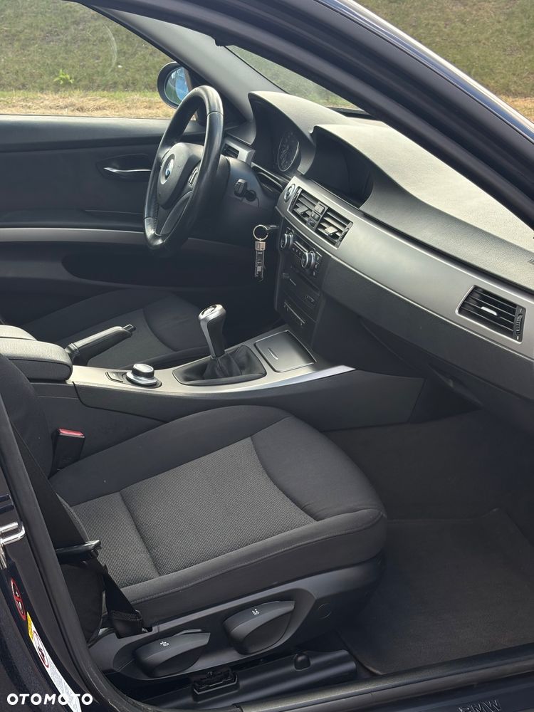 BMW Seria 3 320i - 10