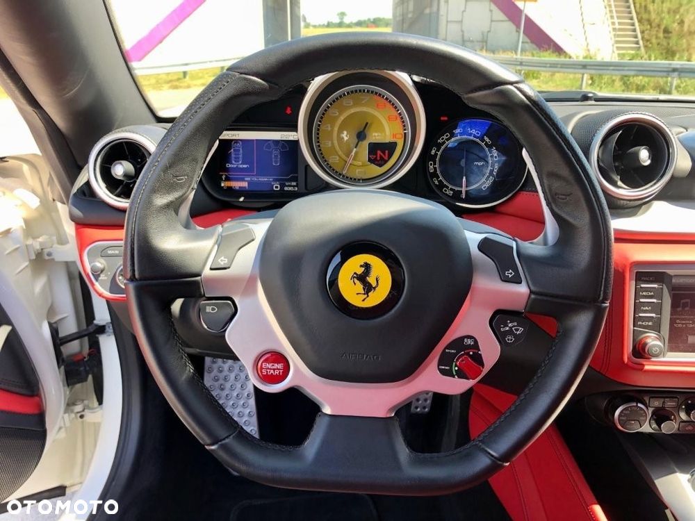 Ferrari California T - 25