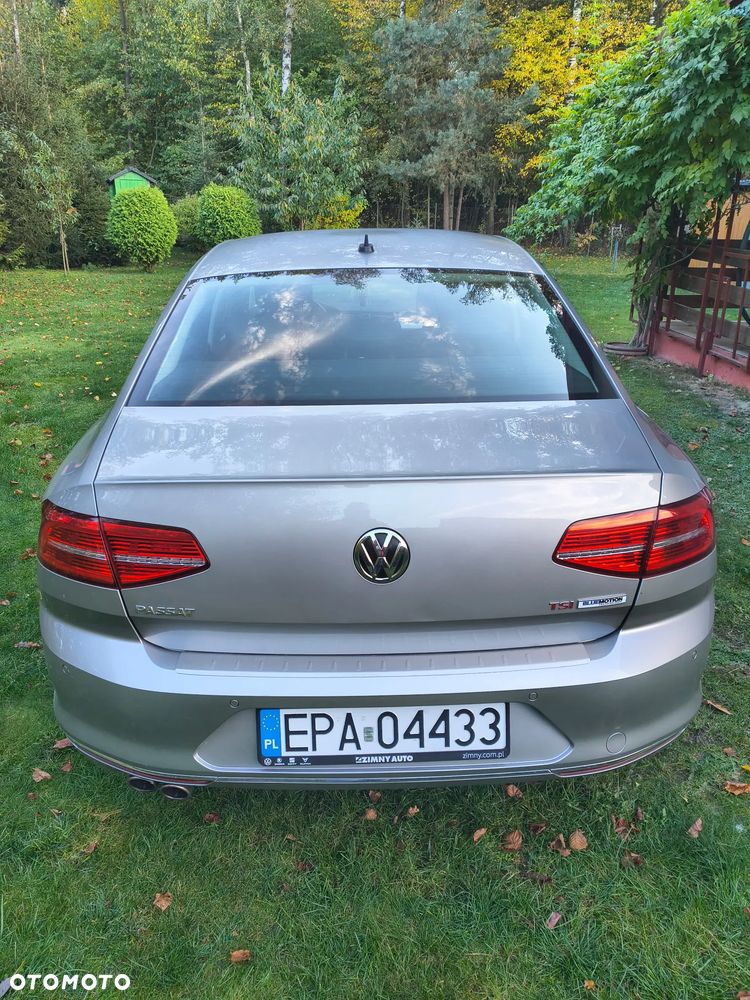 Volkswagen Passat - 11