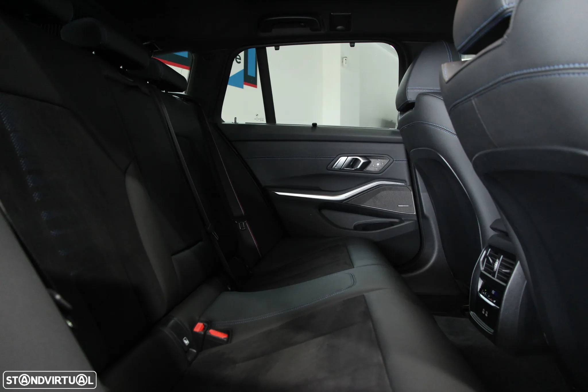 BMW 320 d Touring Pack Desportivo M Auto - 35