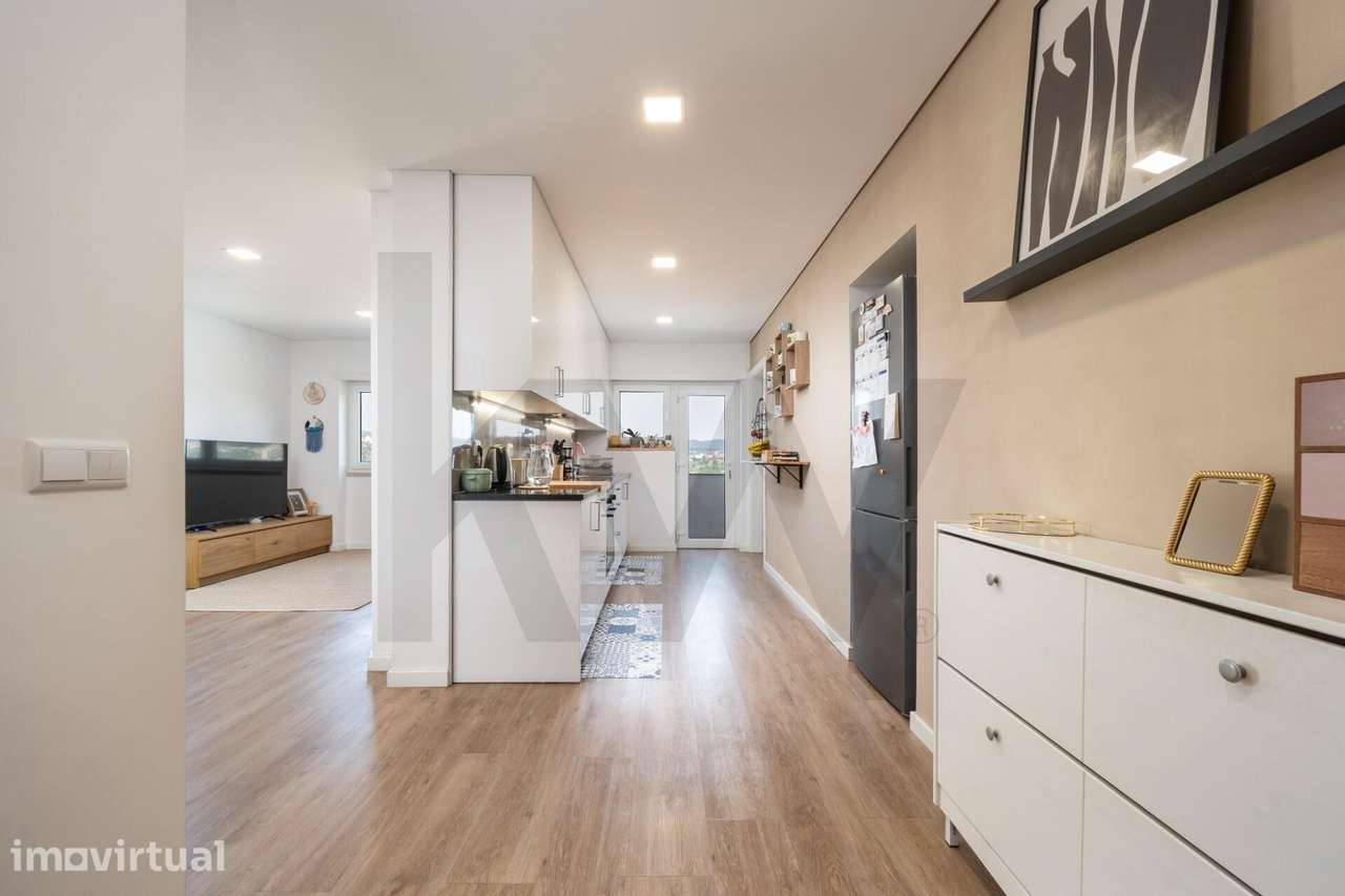 Apartamento T4+1 totalmente remodelado com vista rio em Santa Clara, C - Grande imagem: 3/37