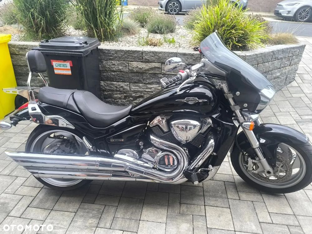 Suzuki Intruder - 1