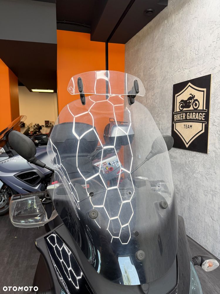 Piaggio MP-3 - 8
