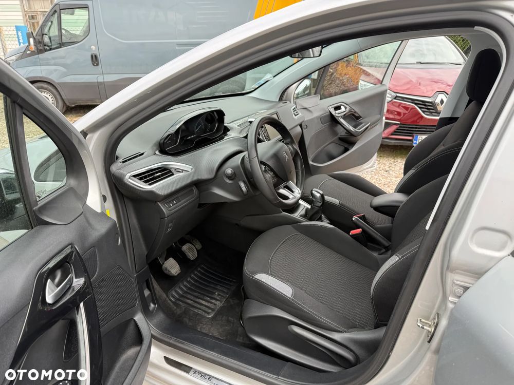 Peugeot 208 PureTech 82 Start & Stop Allure - 29