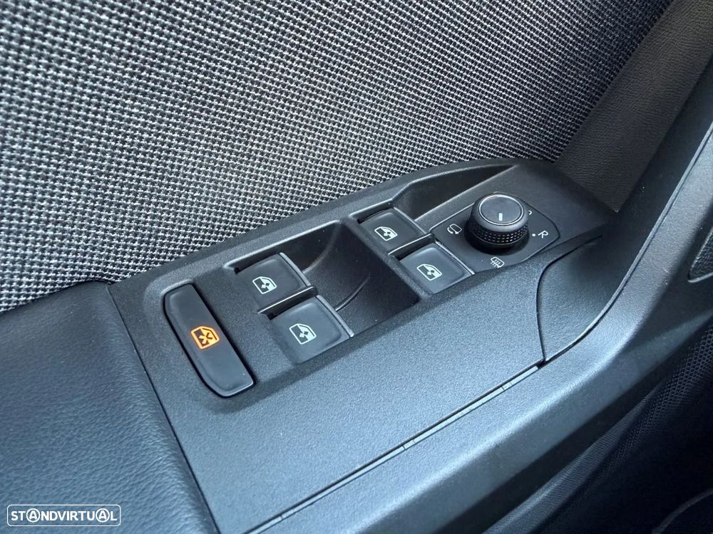 SEAT Leon 1.4 e-Hybrid Xcellence DSG - 33