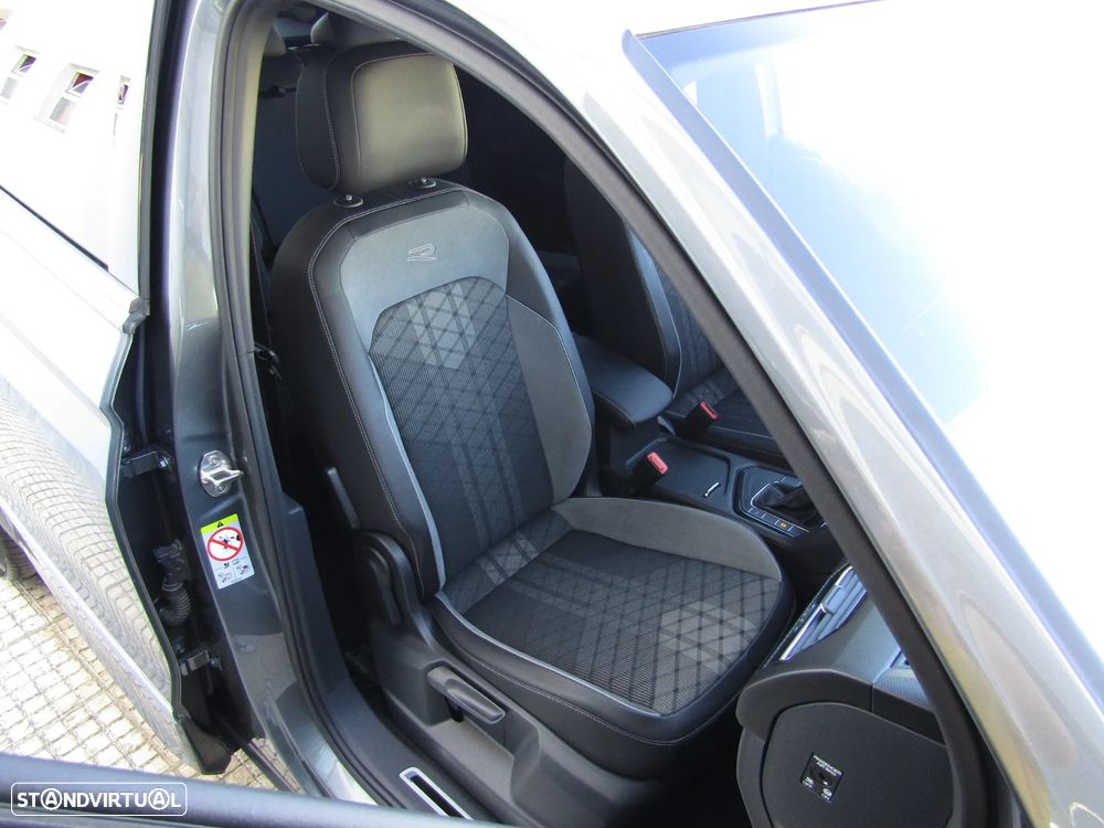VW Tiguan Allspace 2.0 TDI R-Line DSG - 27