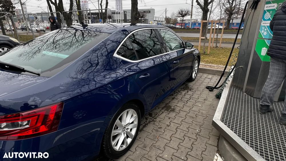 Skoda Superb 2.0 TDI DSG Sportline - 5