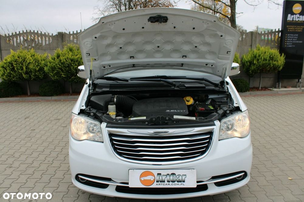 Chrysler Town & Country - 26