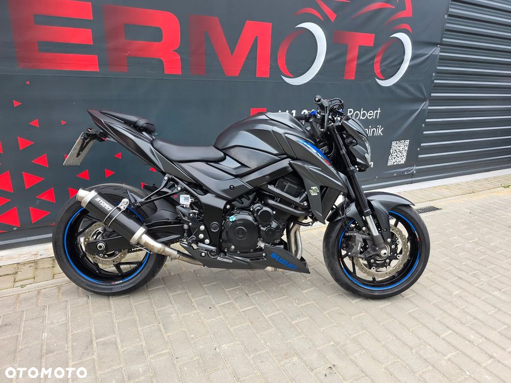 Suzuki GSX - 22