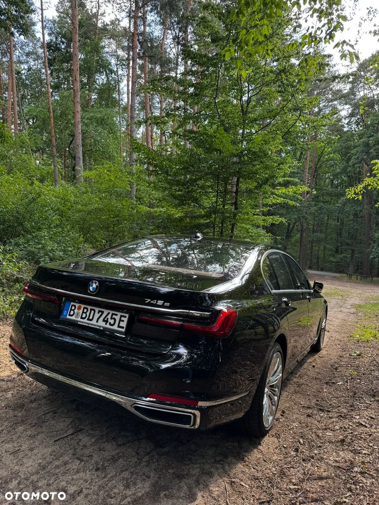 BMW Seria 7 745e - 5