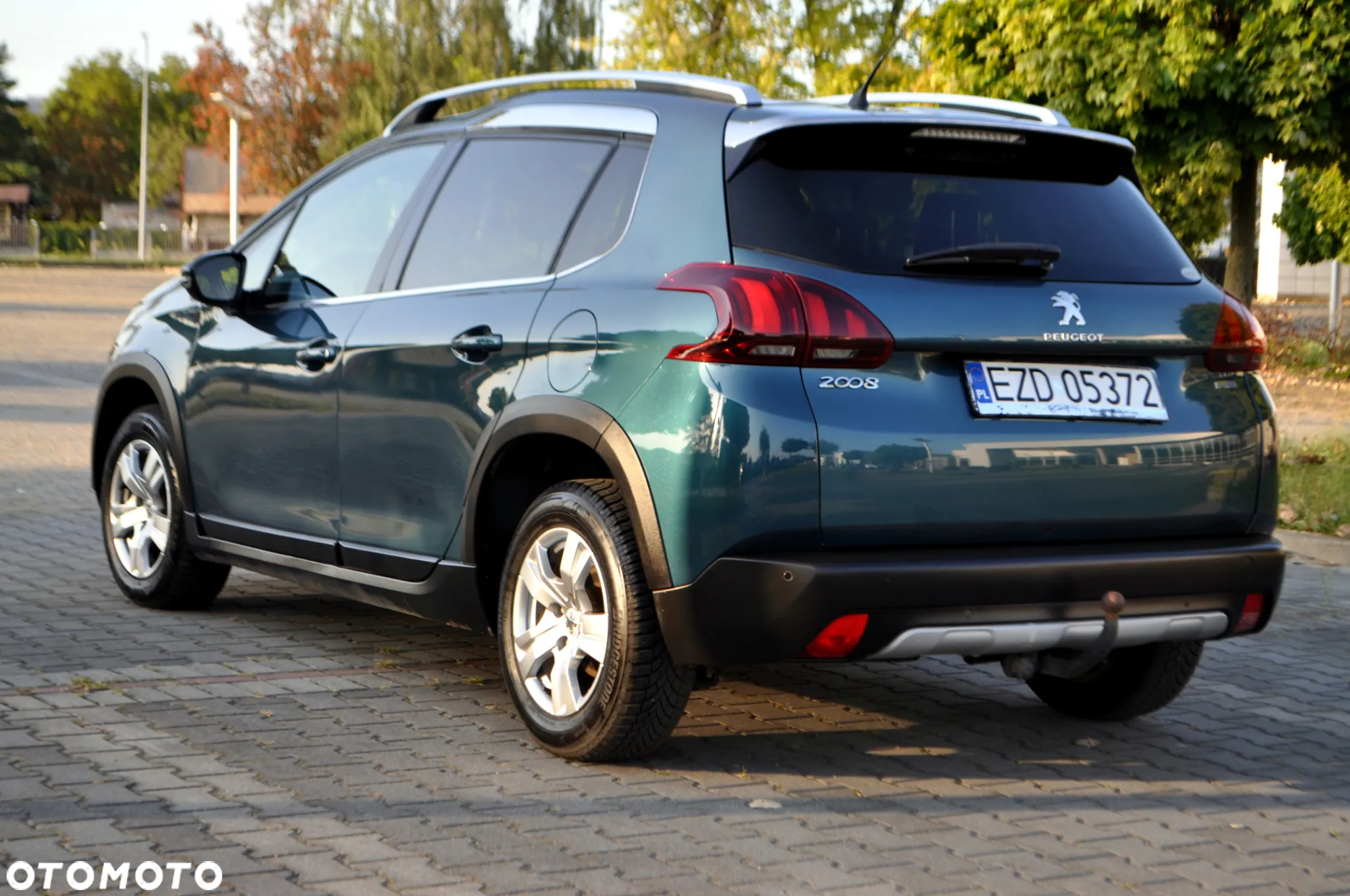 Peugeot 2008 1.6 BlueHDi Allure S&S - 11