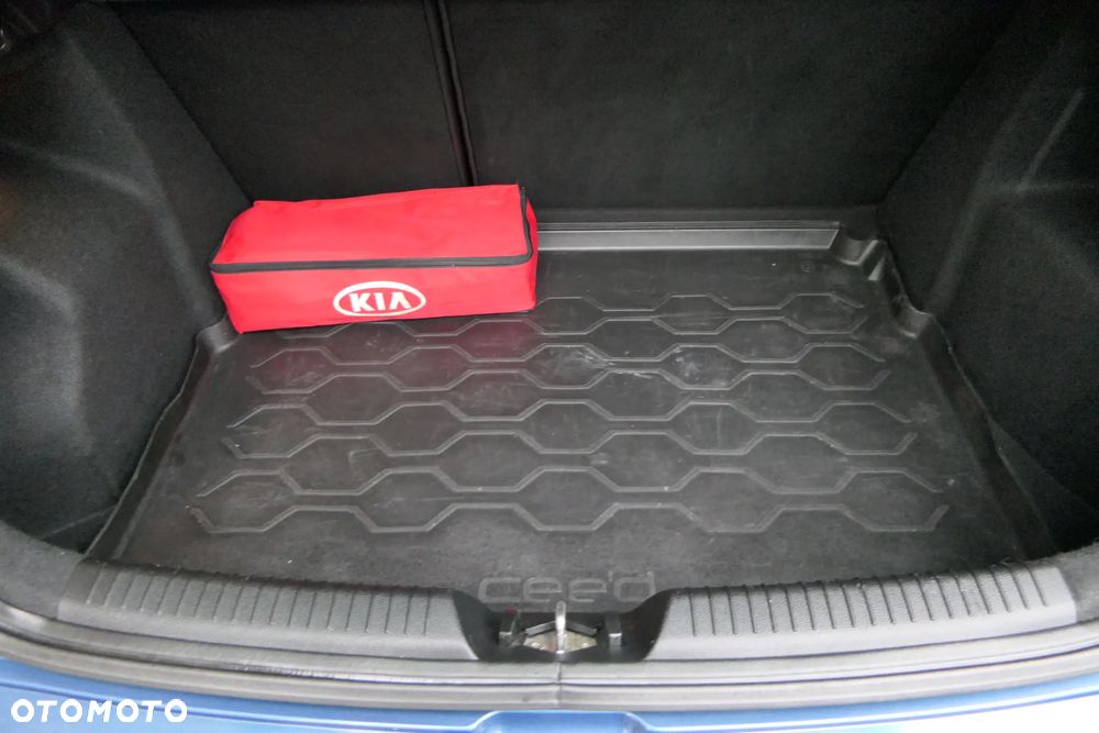 Kia Ceed 1.6 GDI Dream-Team Edition - 28