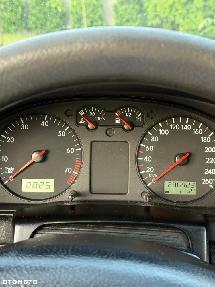 Volkswagen Passat 1.8 Comfortline - 10