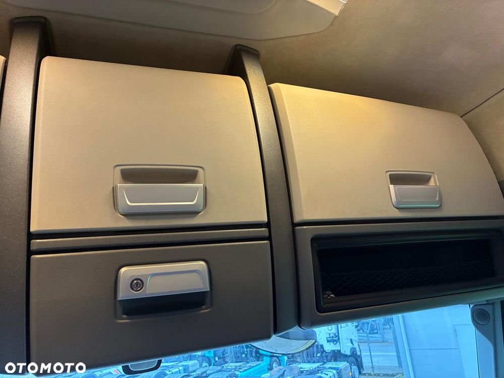 Renault T480 High Sleeper Cab - 15