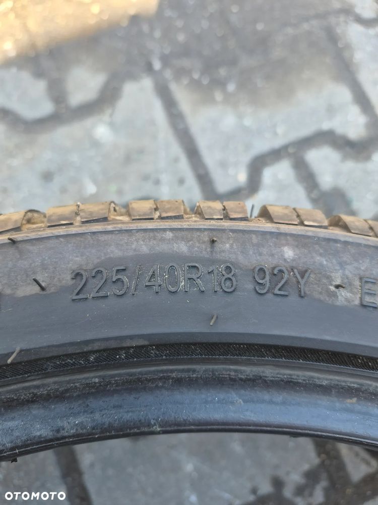 Opony 18 cali wielosezonowe  225/40/18 - 13