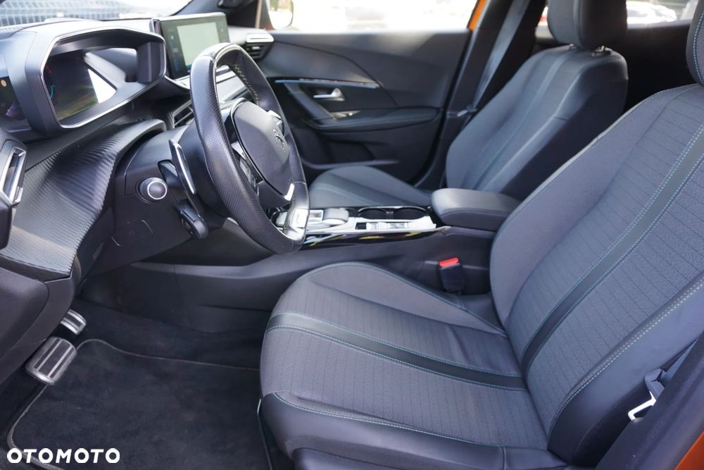 Peugeot 2008 PureTech 130 EAT8 GT - 10
