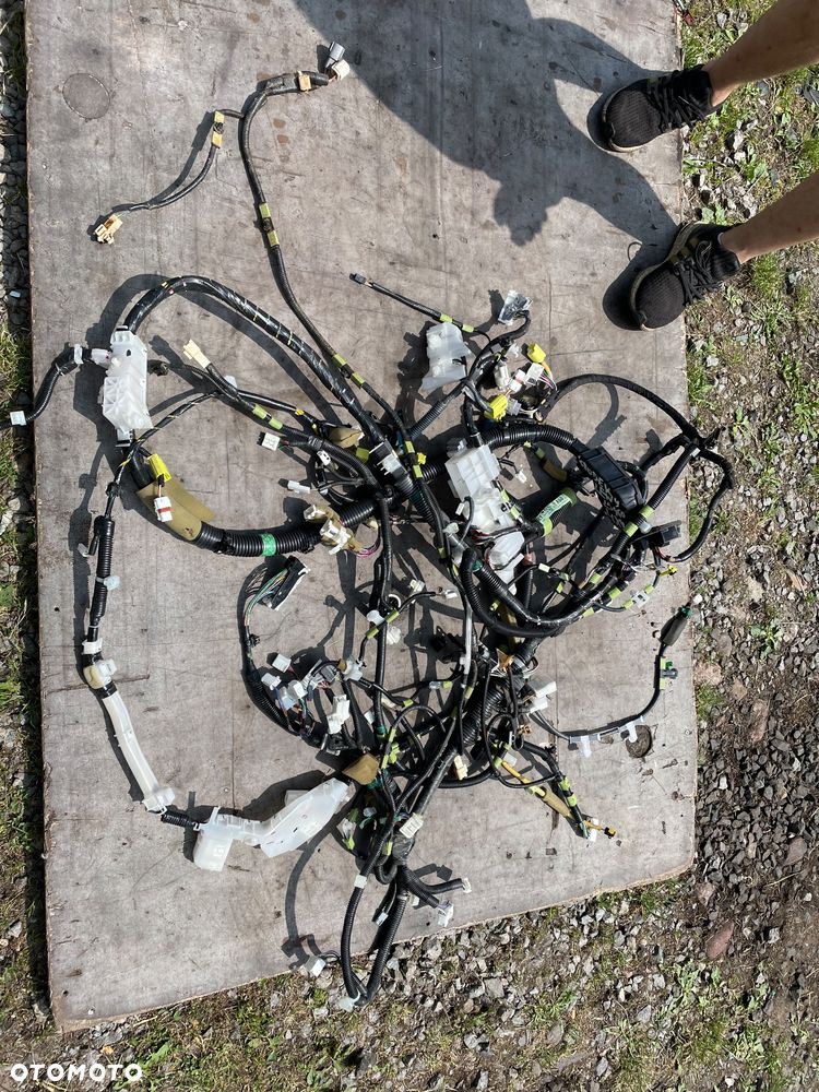 WIĄZKA LEWY I PRAWY ŚRODEK LEXUS LS460  2010-2012 - 2