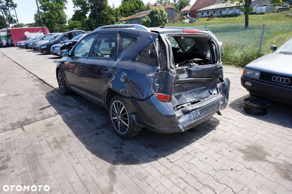 KIA CEED I LIFT KOMBI 2011 5K 1.6 CRDI D4FB 127KM WAJ6C CZARNY na części - 3