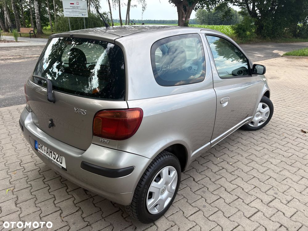 Toyota Yaris 1.0 - 7