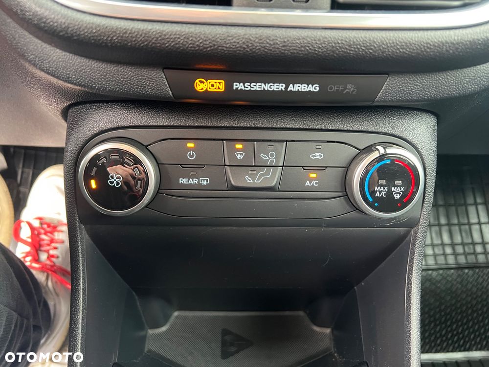Ford Fiesta 1.1 S&S TITANIUM - 21