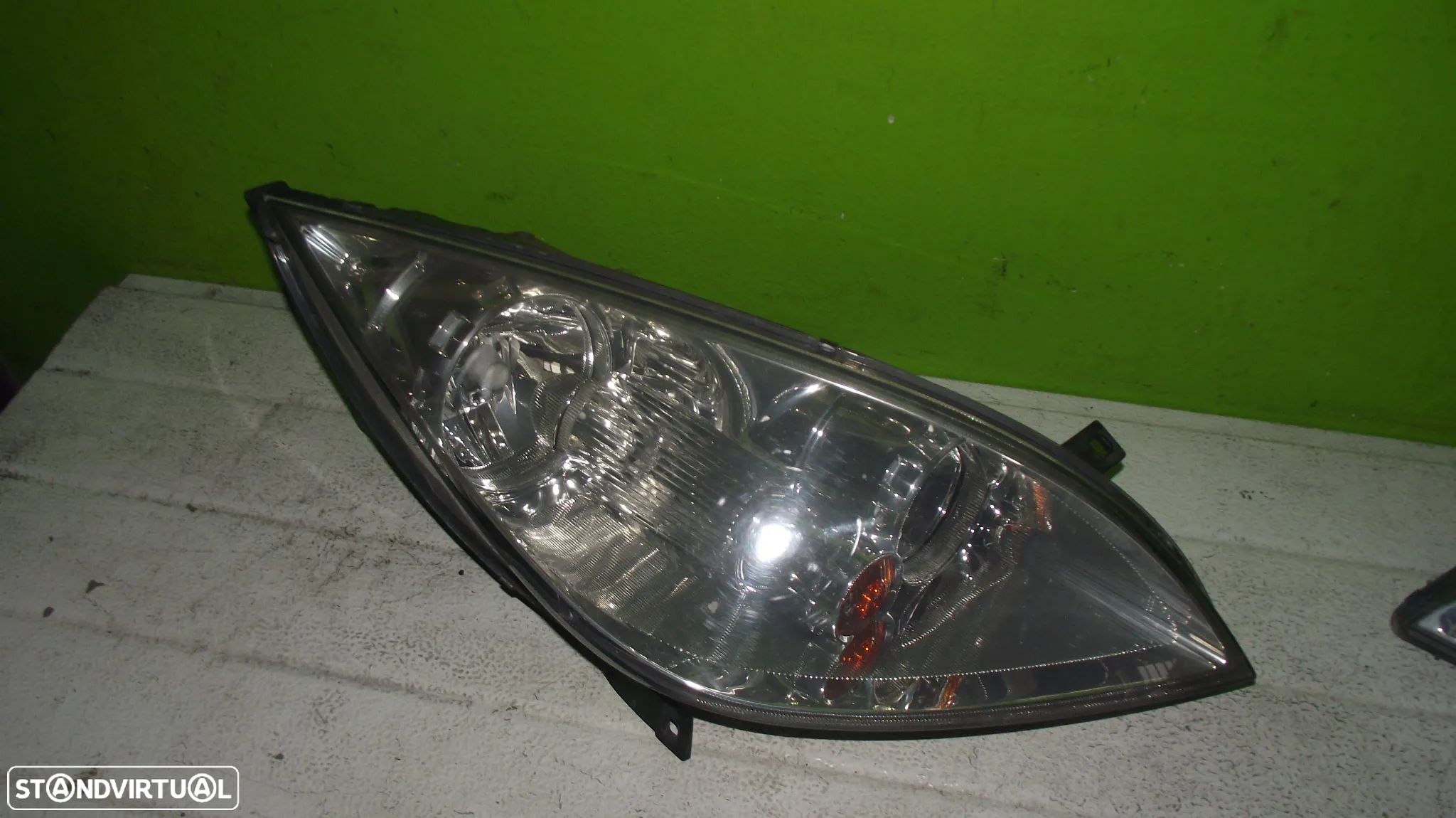 Farol Direito Mitsubishi Colt - 2005 / 2008 - 1