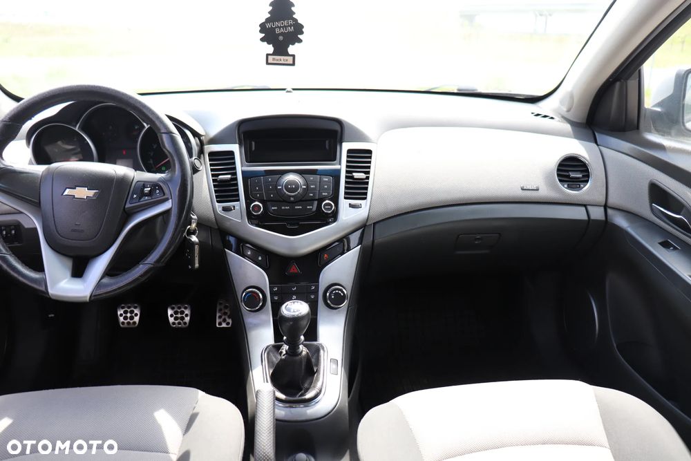 Chevrolet Cruze 1.6 Base - 17