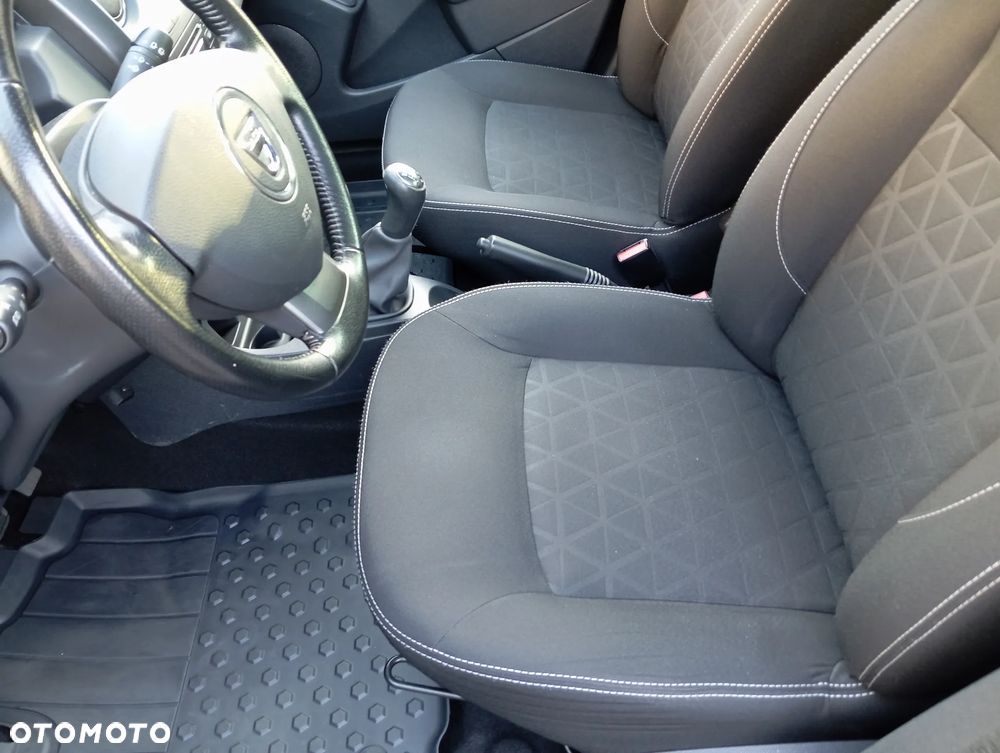 Dacia Duster 1.6 SCe Laureate S&S - 34