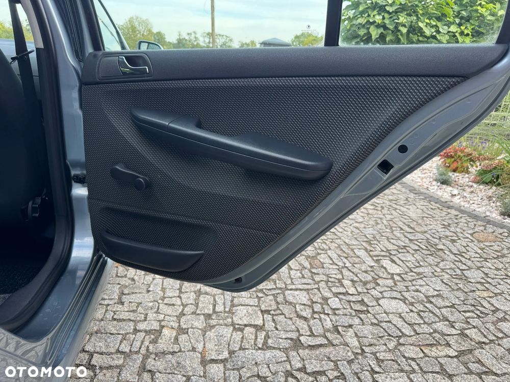 Skoda Fabia 1.4 16V Ambiente - 32