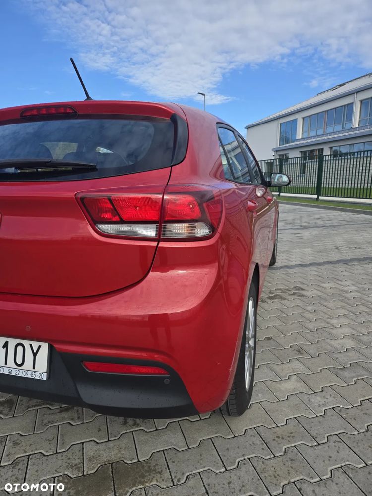 Kia Rio 1.4 L - 6