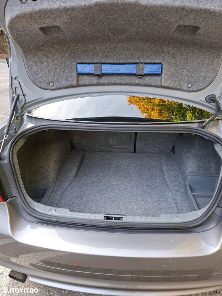 BMW Seria 3 318d - 9