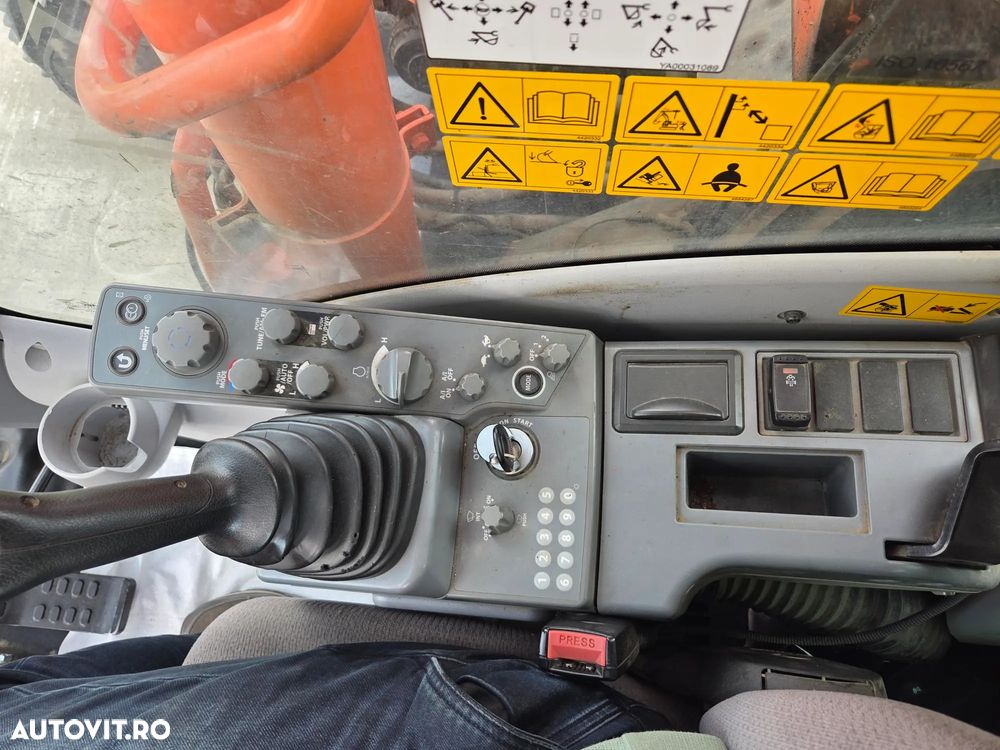 Hitachi ZX300LCN-6, 2019, 8.944h, cupa NOUA 1,8mc, 31,6tone, Ad sapare 7,5m, latime 3m, camere spate si laterale, inst picon si rotire pe brate, consum mediu 19,6l, lant 90% ok doar 721h deplasare, avertizare antirasturnare, posibl leasing-PROMOTIE 93.900Eur - 17
