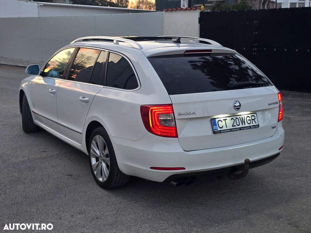 Skoda Superb Combi 2.0 TDI 4X4 Elegance - 4
