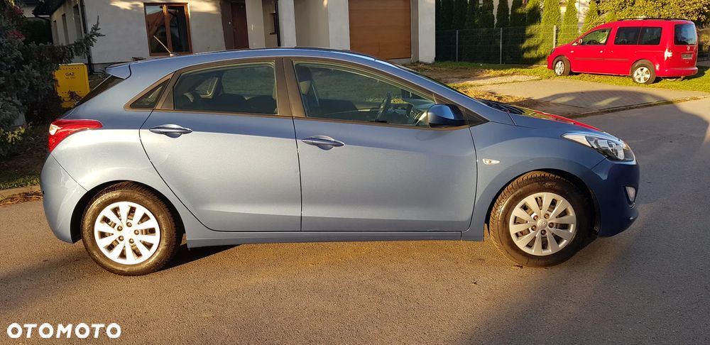 Hyundai i30 blue 1.4 Classic - 12