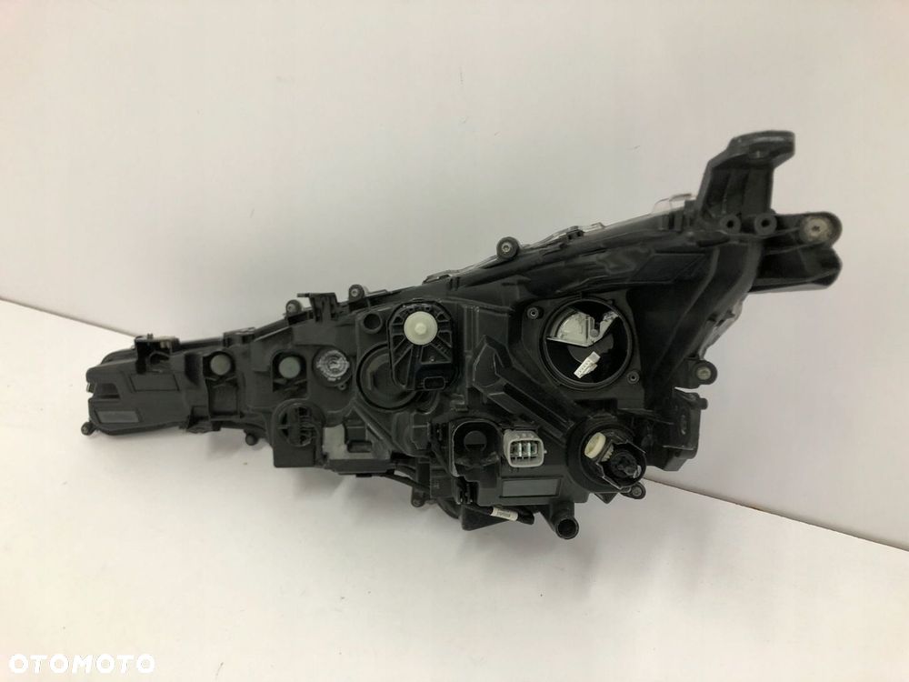 TOYOTA COROLLA E21 19- HB KOMBI LAMPA PRZEDNIA PRAWA LED 81110-02S70 - 5