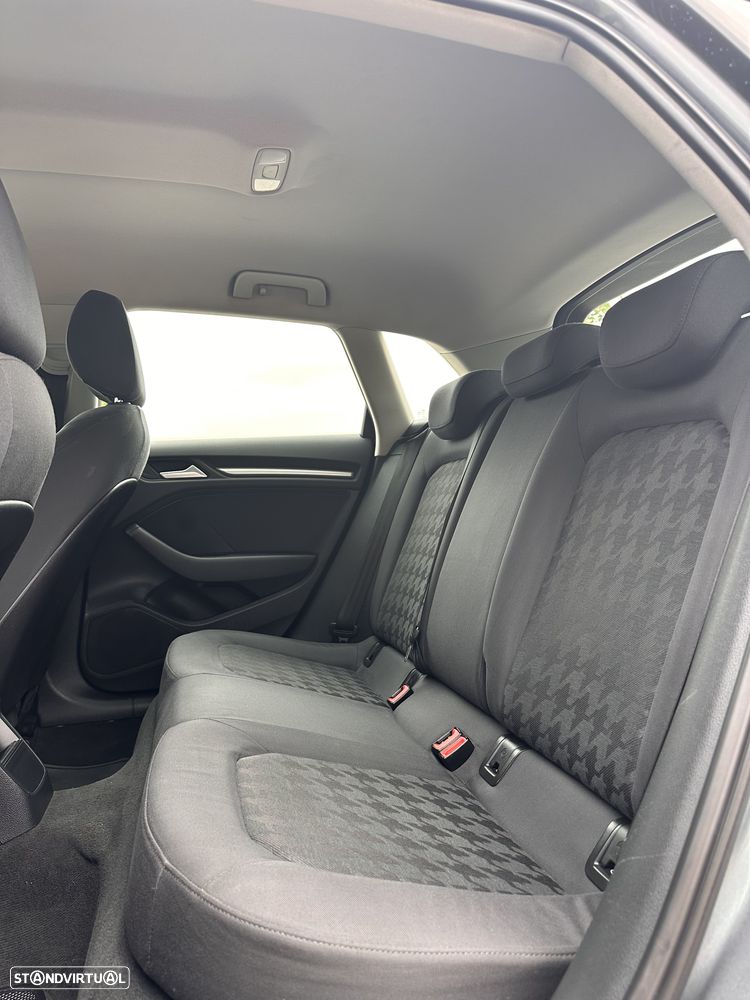 Audi A3 1.6 TDI Advance Ultra - 12