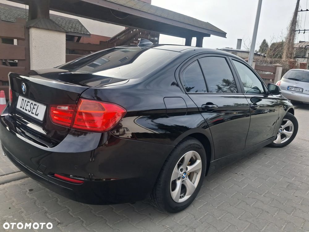 BMW Seria 3 318d Sport Line - 30