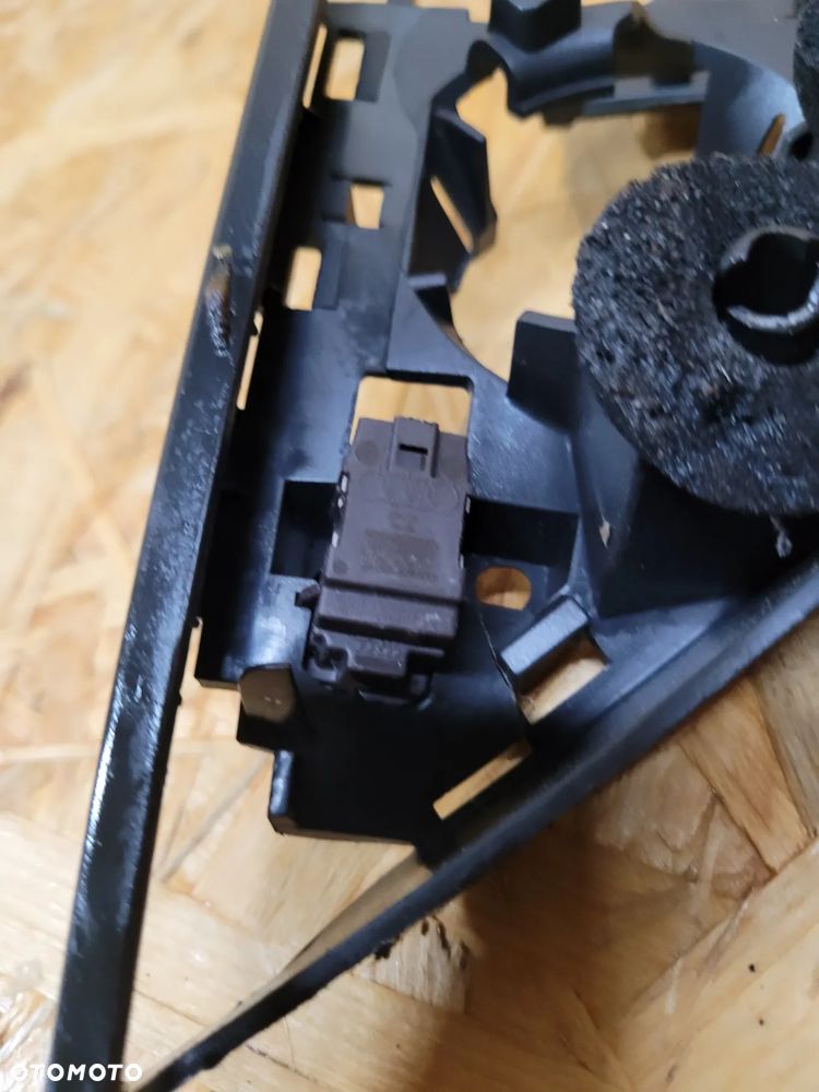 PRZYCISK ASYSTENTA PASA RUCHU AUDI 8K1927951 - 2