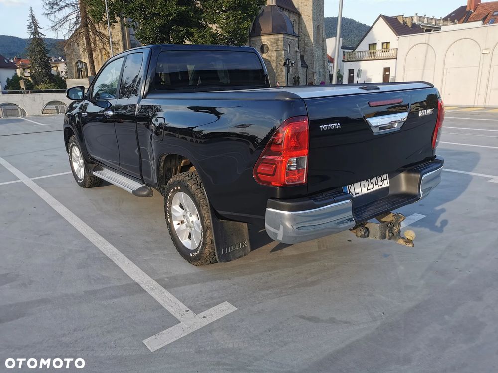 Toyota Hilux 2.4 D-4D Extra Cab DLX 4x4 - 6