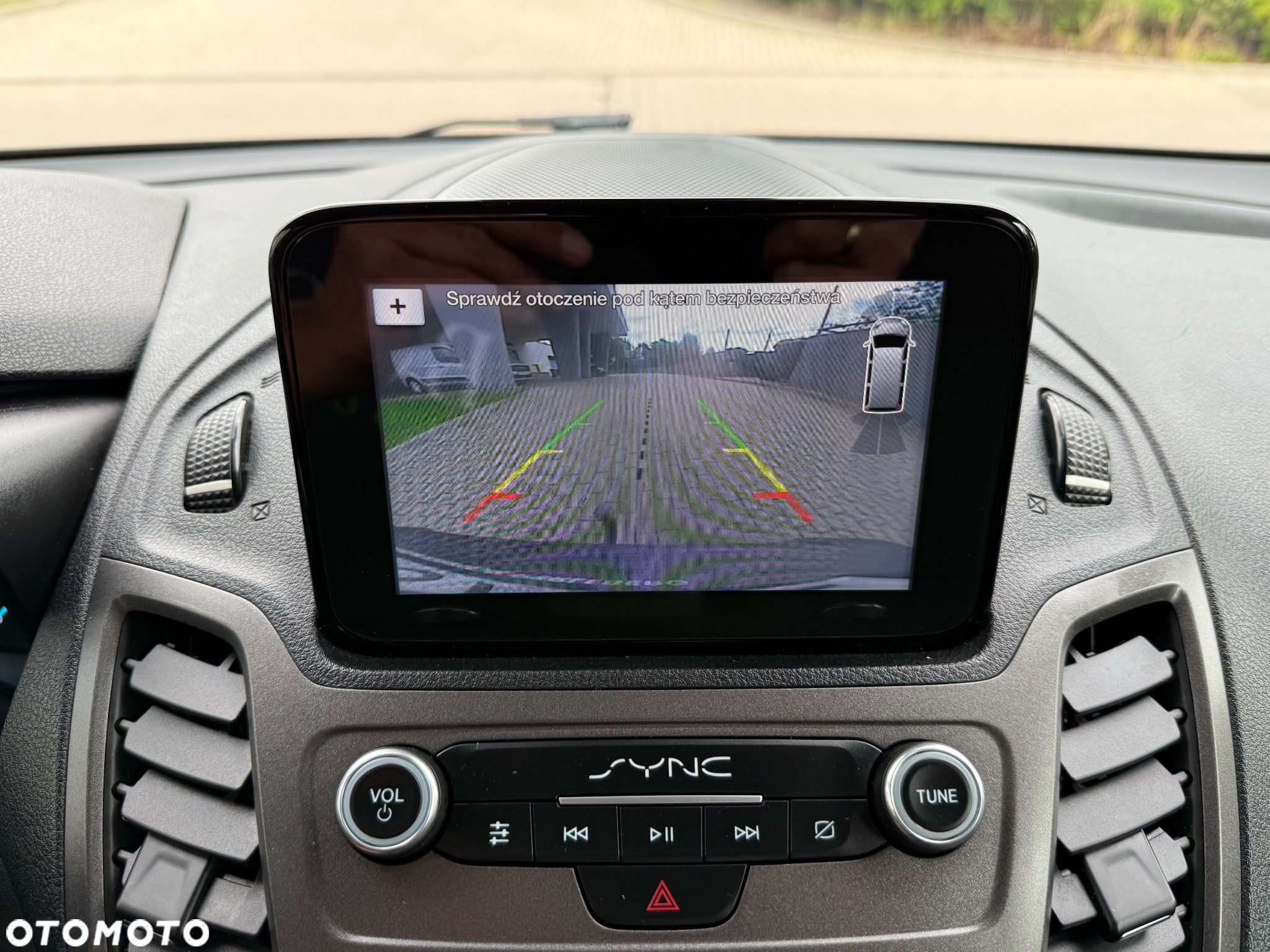 Ford Tourneo Connect Grand - 24