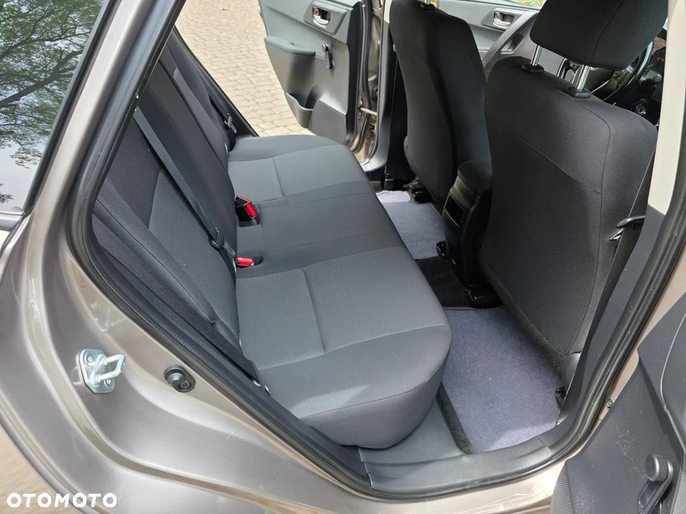 Toyota Auris 1.33 Dual-VVT-i - 17