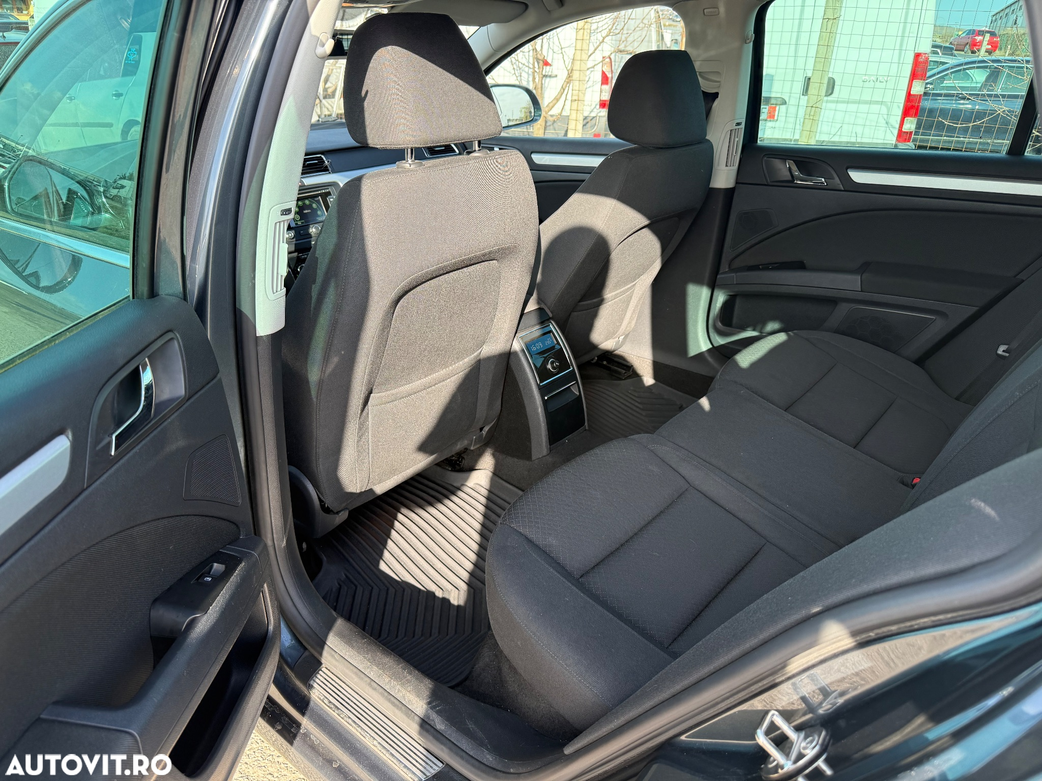 Skoda Superb 2.0 TDI DSG Active - 12