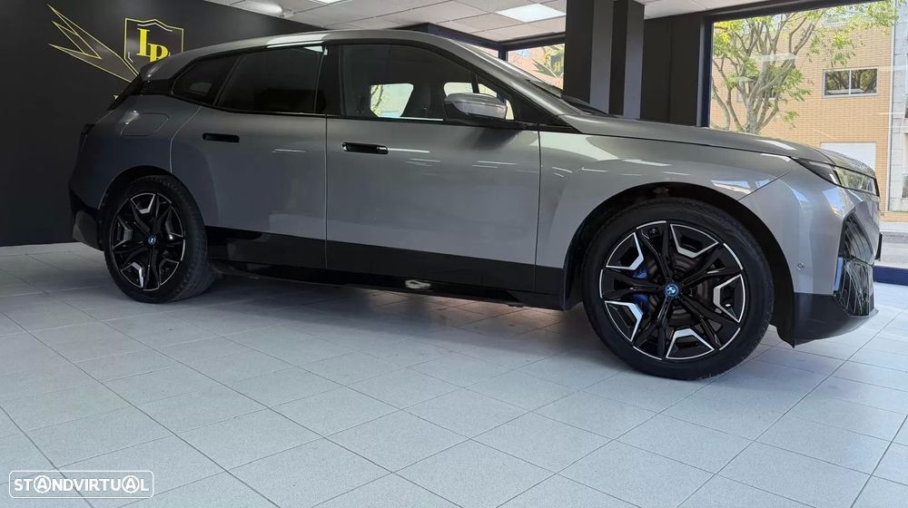 BMW iX xDrive 40 Pack Desportivo - 7