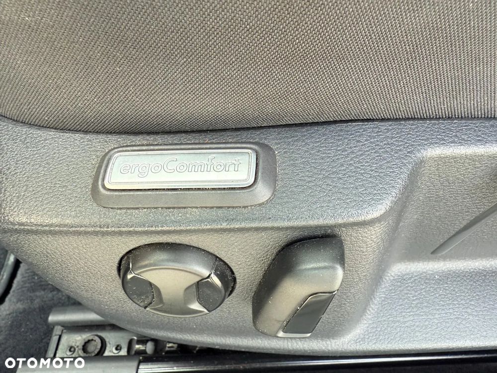 Volkswagen Passat Variant 1.6 TDI SCR DSG - 20