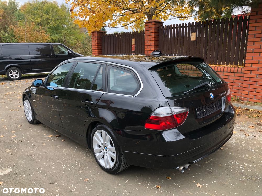 BMW Seria 3 325xi Touring - 3