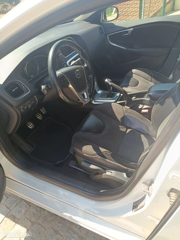 Volvo V40 2.0 D4 R-Design - 3