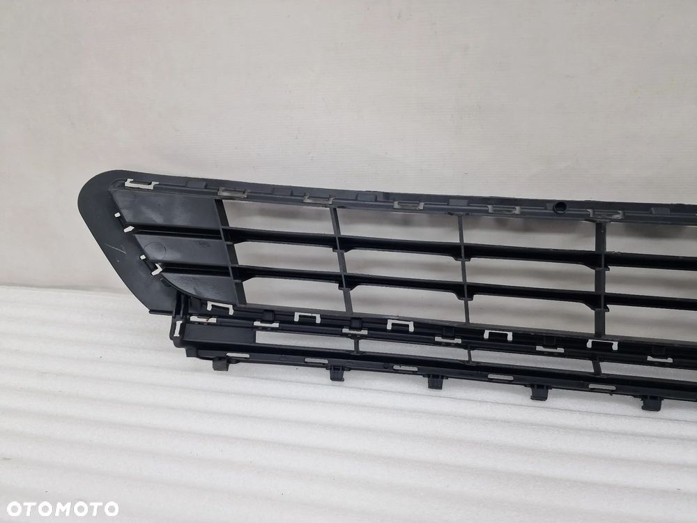 VW GOLF VII 5G0 12- KRATKA ŚRODKOWA ZDERZAKA PRZEDNIEGO , NR 5G0853677 , NR AUKCJI K307 - 6
