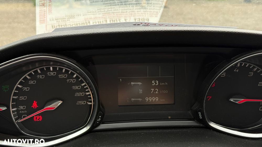 Peugeot 308 1.2 L PureTech Turbo S&S Allure - 15