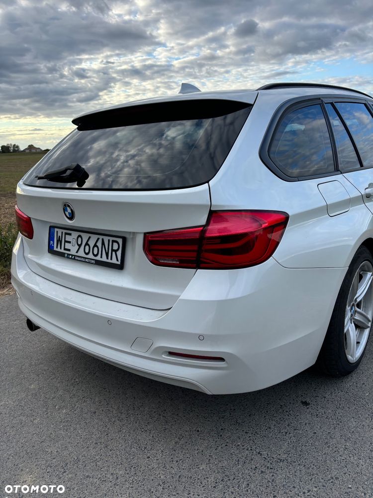 BMW Seria 3 318d Luxury Line - 13